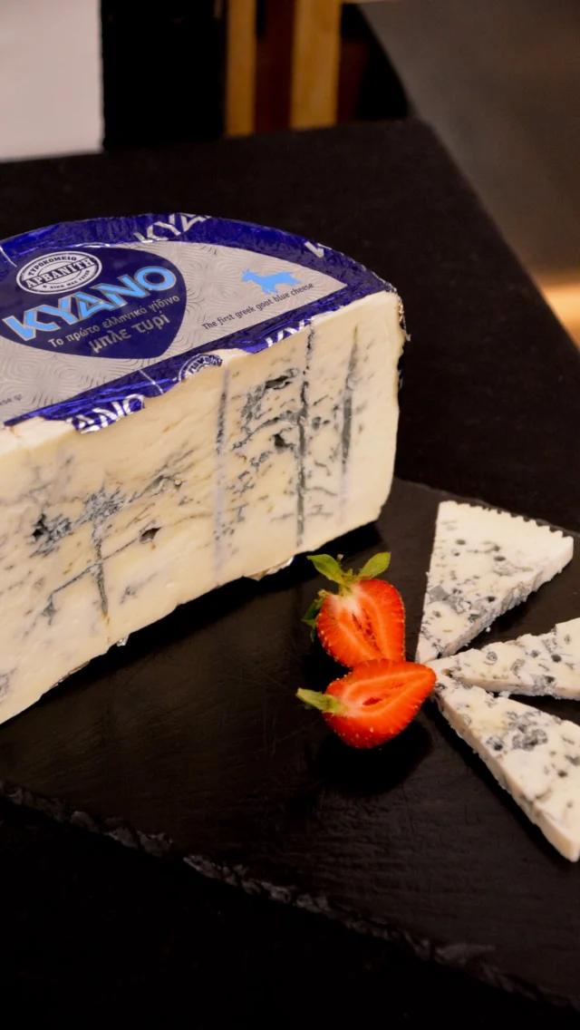 Kyano, el primer queso griego azul💙🧀

Es un queso elaborado con leche pasteurizada de cabra y se maduran en cámaras especialmente diseñadas para que crezca el moho.

¡Una pieza única con un sabor indescriptible y alucinante!

¡No lo vas a encontrar en ningún otro sitio así que visita nuestra Fromagerie en Camarasa Francesc Macià!😉

📍Camarasa Francesc Macià
📆Todos los días del año
.
.
.
Kyano, el primer formatge grec blau💙🧀

És un formatge elaborat amb llet pasteuritzada de cabra i es maduren en cambres especialment dissenyades perquè creixi la floridura.

Una peça única amb un sabor indescriptible i al·lucinant!

No el trobaràs a cap altre lloc així que visita la nostra Fromagerie a Camarasa Francesc Macià!😉

📍Camarasa Francesc Macià
📆Cada dia de l’any

#camarasa #camarasafruits #gastronomia #barcelona #productosdetemporada #quesos #quesosazules #quesosgriegos #greece #cheese #fromagerie