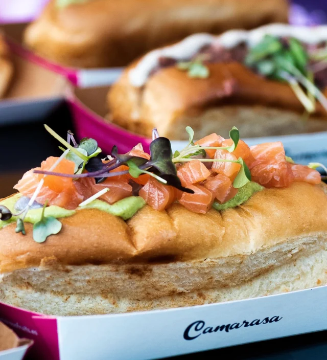 ¡¡Nos vamos de festival!!

Un año más nos podréis encontrar en la zona del Village del Festival @nitsbarcelonapedralbes 🎶😋

Podréis disfrutar de los conciertazos y a la vez desgustar nuestra oferta gastronómica, ¡os avisamos de que os va a encantaaaar!

Encuéntranos del 02/07 al 23/07 en el Palau de Pedralbes📍

Que ganass tenemos de que empiece🤩

¿Con quién vas a venir?
.
.
.
Anem de festival!!

Un any més ens podreu trobar a la zona del Village del Festival @nitsbarcelonapedralbes 🎶😋

Podreu gaudir dels concerts i alhora degustar la nostra oferta gastronòmica, us avisem que us encantarà!

Troba’ns del 02/07 al 23/07 al Palau de Pedralbes📍

Quines ganes tenim que comenci🤩

Amb qui vindràs?

#camarasa #camarasafruits #camarasafood #festival #gastro #lesnitsdebarcelona #musica #gourmet