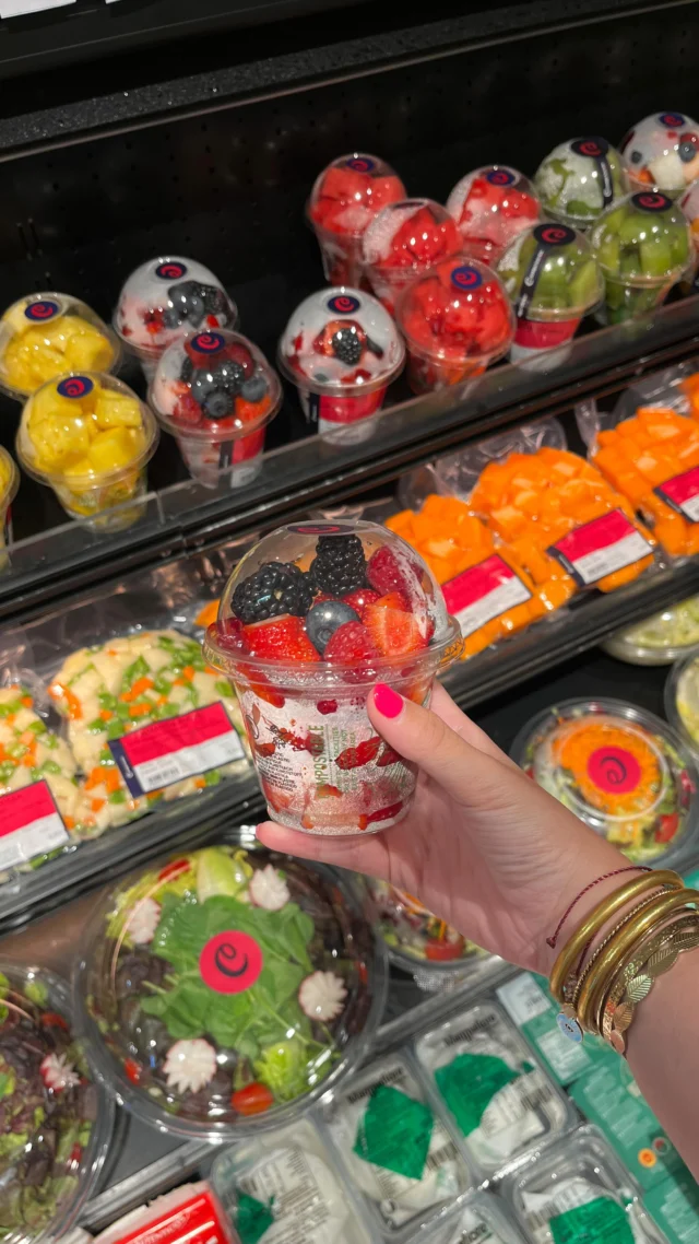¡¡Listo para llevar!! 🥗

Te lo ponemos fácil, con este calor lo que más apetece son cosas frescas y sabrosas, por ello, en Camarasa tenemos una variedad de opciones para llevar que son perfectas.

No os tenéis que preocupar por pasar calor entre fogones, nosotros lo dejamos hecho por ti.

Tenemos una amplia gamma de productos, solo tienes que visitar nuestras tiendas, nuestra página web o nuestro perfil de Glovo y allí encontrarás todas las opciones frescas y deliciosas. 

¿A qué esperas?☺️
.
.
.
A punt per emportar!! 🥗

T’ho posem fàcil, amb aquesta calor el que més ve de gust són coses fresques i saboroses, per això, a Camarasa tenim una varietat d’opcions per emportar que són perfectes.

No us heu de preocupar per passar calor entre fogons, nosaltres ho deixem fet per tu.

Tenim una àmplia gamma de productes, només has de visitar les nostres botigues, la nostra pàgina web o el nostre perfil de Glovo i hi trobaràs totes les opcions fresques i delicioses. 

A què esperes?☺️

#camarasa #camarasafruits #gastronomia #barcelona #productosdetemporada #verano #food #gazpacho cho