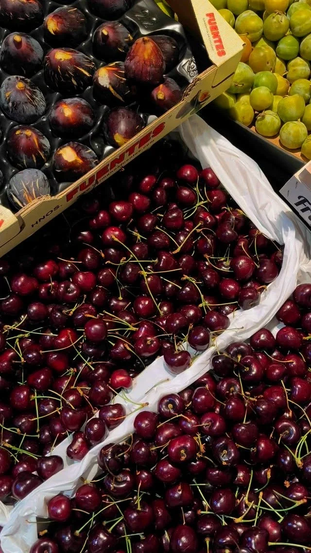 ¡El verano está en su punto más dulce en Camarasa! ☀️🍑

Disfruta de las frutas de temporada más frescas, jugosas y llenas de sabor: melocotones, higos coll de dama, cerezas, albaricoques, coco y muchas más delicias veraniegas que te esperan en nuestras tiendas.

En Camarasa, seleccionamos cada pieza priorizando la calidad, frescura y origen. Apostamos por productos que destacan por su sabor auténtico y su punto óptimo de maduración.

Ven y llévate lo mejor del verano a tu mesa. ¡Porque la fruta sabe diferente cuando es buena! 🍒
.
.
.
L’estiu és al punt més dolç a Camarasa! ☀️🍑

Gaudeix de les fruites de temporada més fresques, sucoses i plenes de sabor: préssecs, figues coll de dama, cireres, albercocs, coco i moltes més delícies estiuenques que t’esperen a les nostres botigues.

A Camarasa, seleccionem cada peça prioritzant la qualitat, frescor i origen. Apostem per productes que destaquen pel sabor autèntic i el punt òptim de maduració.

Vine i emporta’t el millor de l’estiu a la teva taula. Perquè la fruita sap diferent quan és bona! 🍒